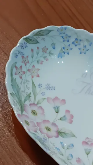 Ciotola a forma di cuore Narumi Bone China