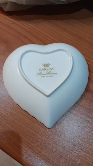 Ciotola a forma di cuore Narumi Bone China