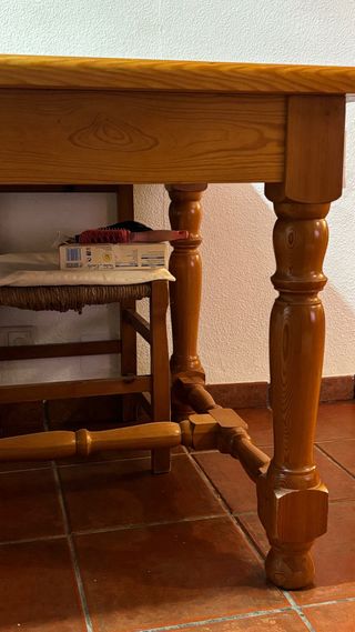Mesa de comedor de madera maciza