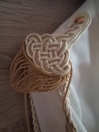 Bléiser infantil blanco con detalles dorados