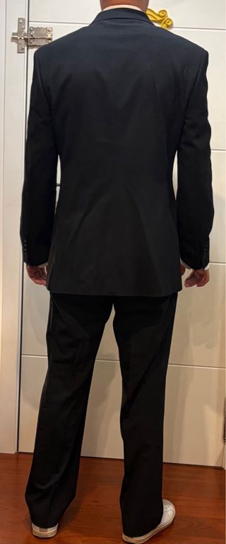 Traje Negro y Camisa Grisby
