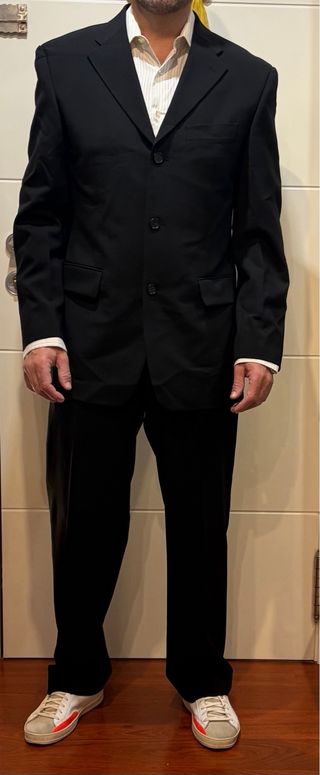 Traje Negro y Camisa Grisby