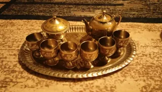 Juego de té/café dorado con bandeja