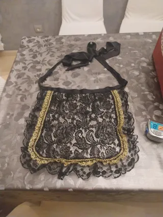 Delantal Baturra Niña Negro y Oro