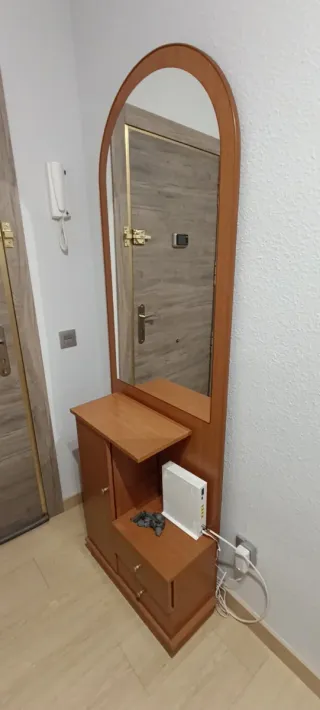 Mueble recibidor con espejo