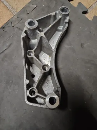 Soporte VW AG 1K0199117