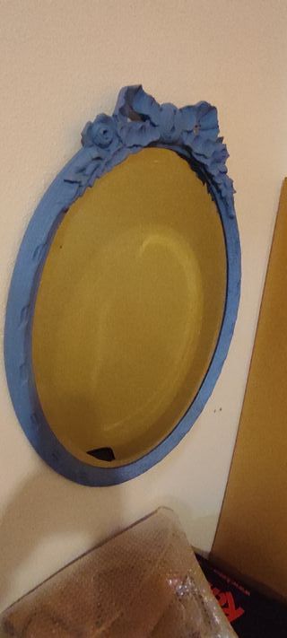 Espejo antiguo ovalado de madera decorado