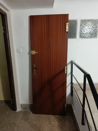 Puerta blindada madera