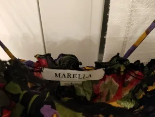 Abito estivo con spalline . Fantasia floreale