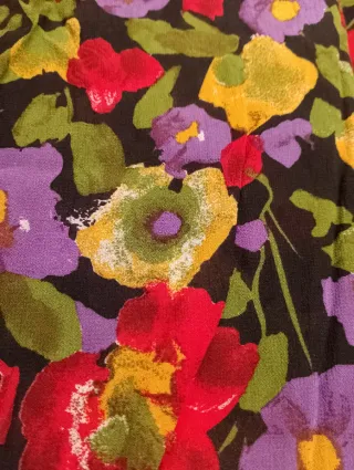 Abito estivo con spalline . Fantasia floreale