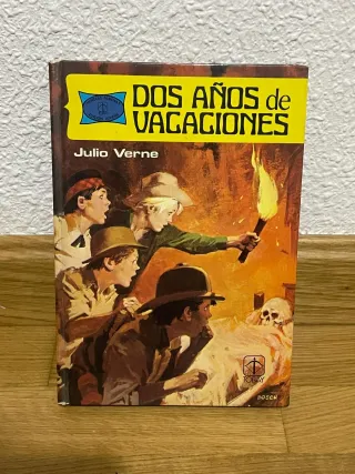 Libro antiguo Dos Años de Vacaciones