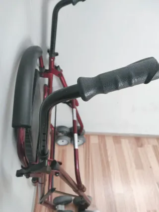 Andador Plegable con Asiento y Ruedas