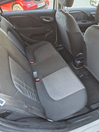 FIAT Punto 2014. pegatina C. impecable.