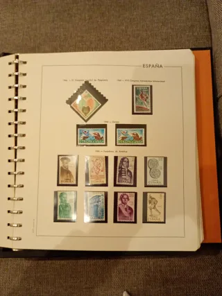 Álbum Sellos de 1965 a 1975  62 Páginas