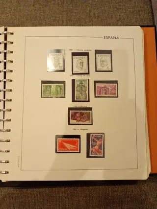 Álbum Sellos de 1965 a 1975  62 Páginas