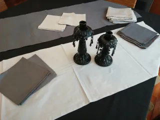 Lote 2 candelabros negros