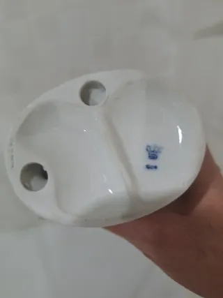 Porcelana Lippelsdorf "Niño con Cuerno y Patos".