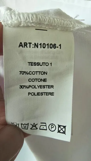 Camicia cropped bianca con dettagli azzurri