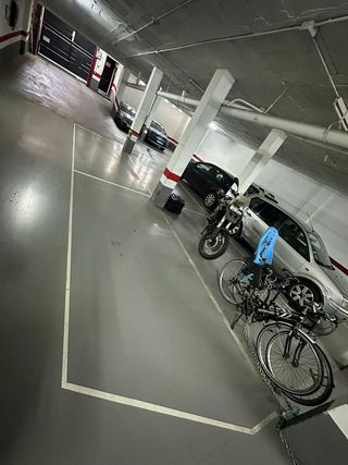 Garaje en alquiler en El Camp de l'Arpa del Clot en Barcelona