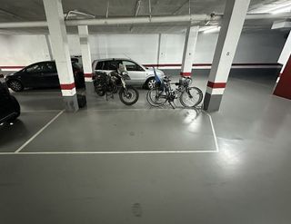 Garaje en alquiler en El Camp de l'Arpa del Clot en Barcelona