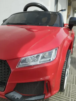 Coche eléctrico infantil rojo