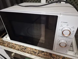 Microondas Midea MCM208GMWP 700W con Grill de 1000