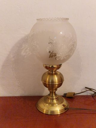 Lámparas de mesa dorada y cristal