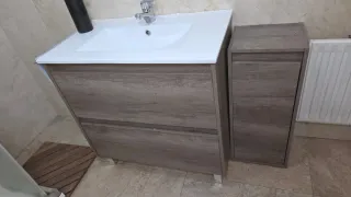 Mueble de baño completo con espejo y grifería