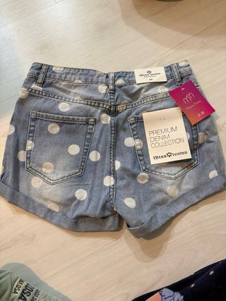 Short vaqueros con topos blancos