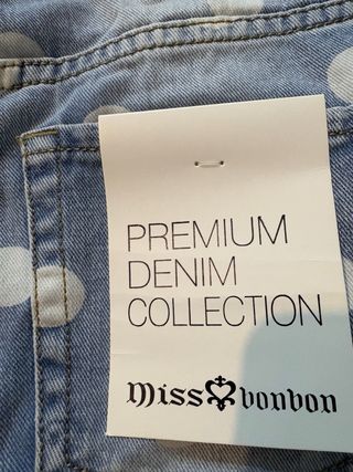 Short vaqueros con topos blancos