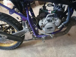 Moto Rieju RE Enduro Negra y dorado