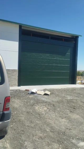 Puertas Seccionales y Cerrajería