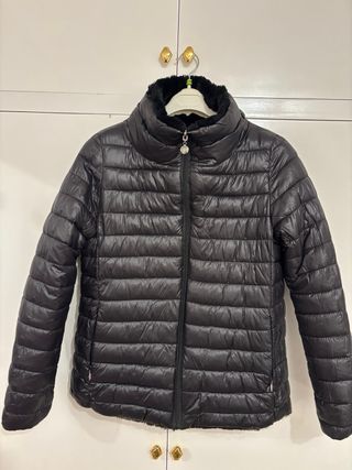 Cazadora negra efecto pelo, reversible