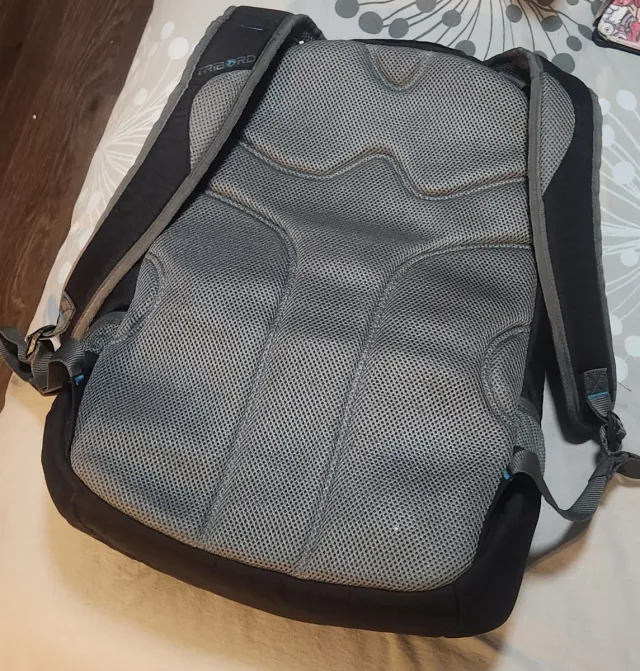 Mochila Tribord Negra y Gris