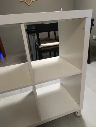 Estantería Ikea Kallax con patas