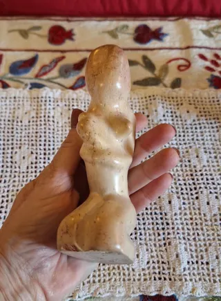 Statuette in pietra ollare