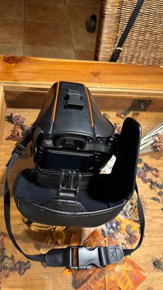 Cámara Sony A350 con funda