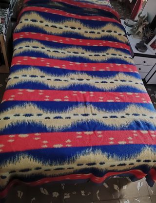Manta gruesa 2a mano para cama 135