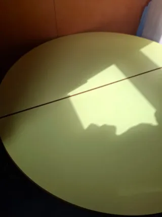 Mesa infantil amarilla y azul