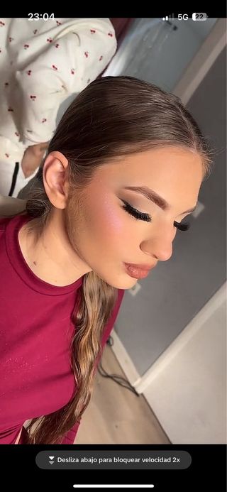 Maquilladora y peluquera profesional
