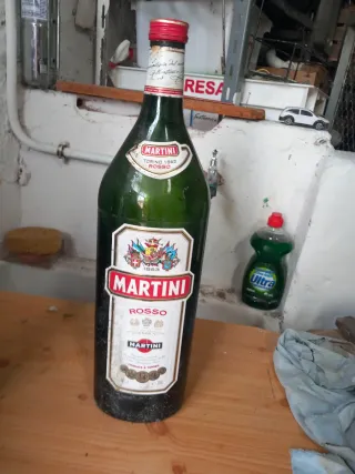 Botella vacía Martini Rosso