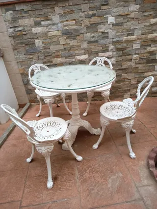 Conjunto mesa y sillas forja antiguo