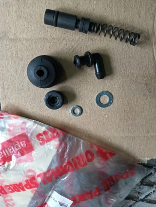 Recambio original para bomba de freno de aprilia