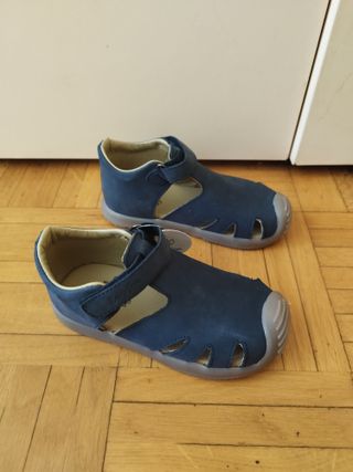 Sandalias de piel azul talla 25