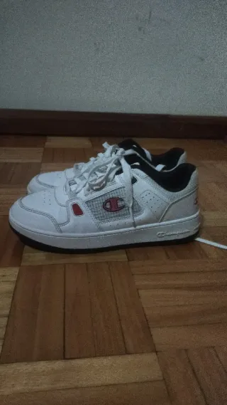 Sapatilhas Champions Brancas e Vermelhas