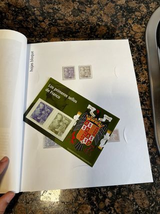 Libro El Franquismo en Sellos y Billetes