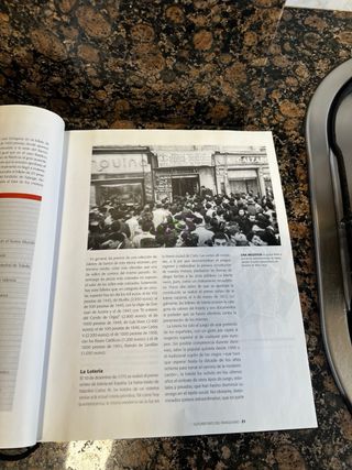 Libro El Franquismo en Sellos y Billetes