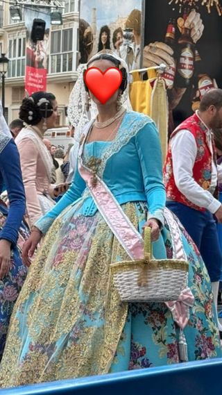 Vestido de fallera azul.