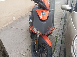 Ciclomotor XRS 125 2025 Negro/Naranja