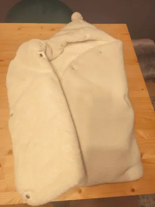 Saco capazo bebé tejido con botones